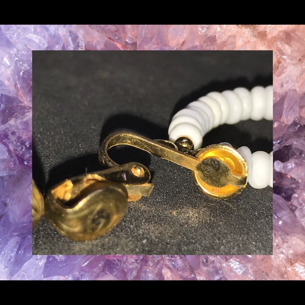 Vintage wampum shell beaded hoop clip on earrings - Picture 8 of 11